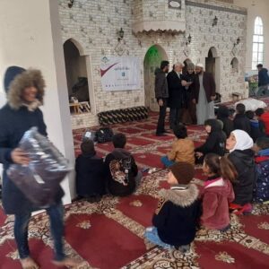 توزيع ألبسة على 65 يتيم